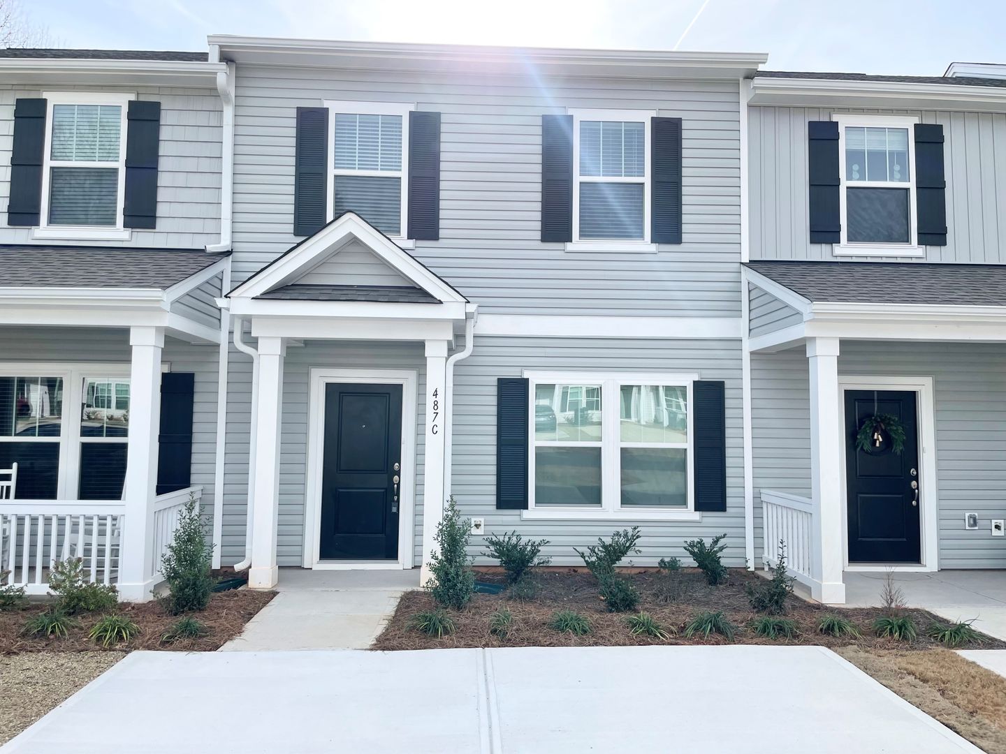Charming Townhome community   3br 2.5ba with a cooks kitchen with island minutes from I-85 and shopping
