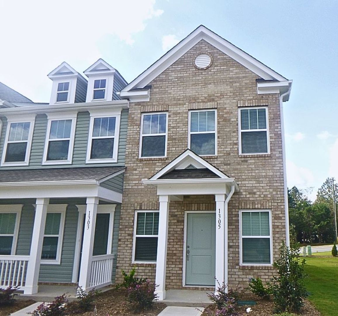 Lowell Townhome: 1305 Darlington Drive