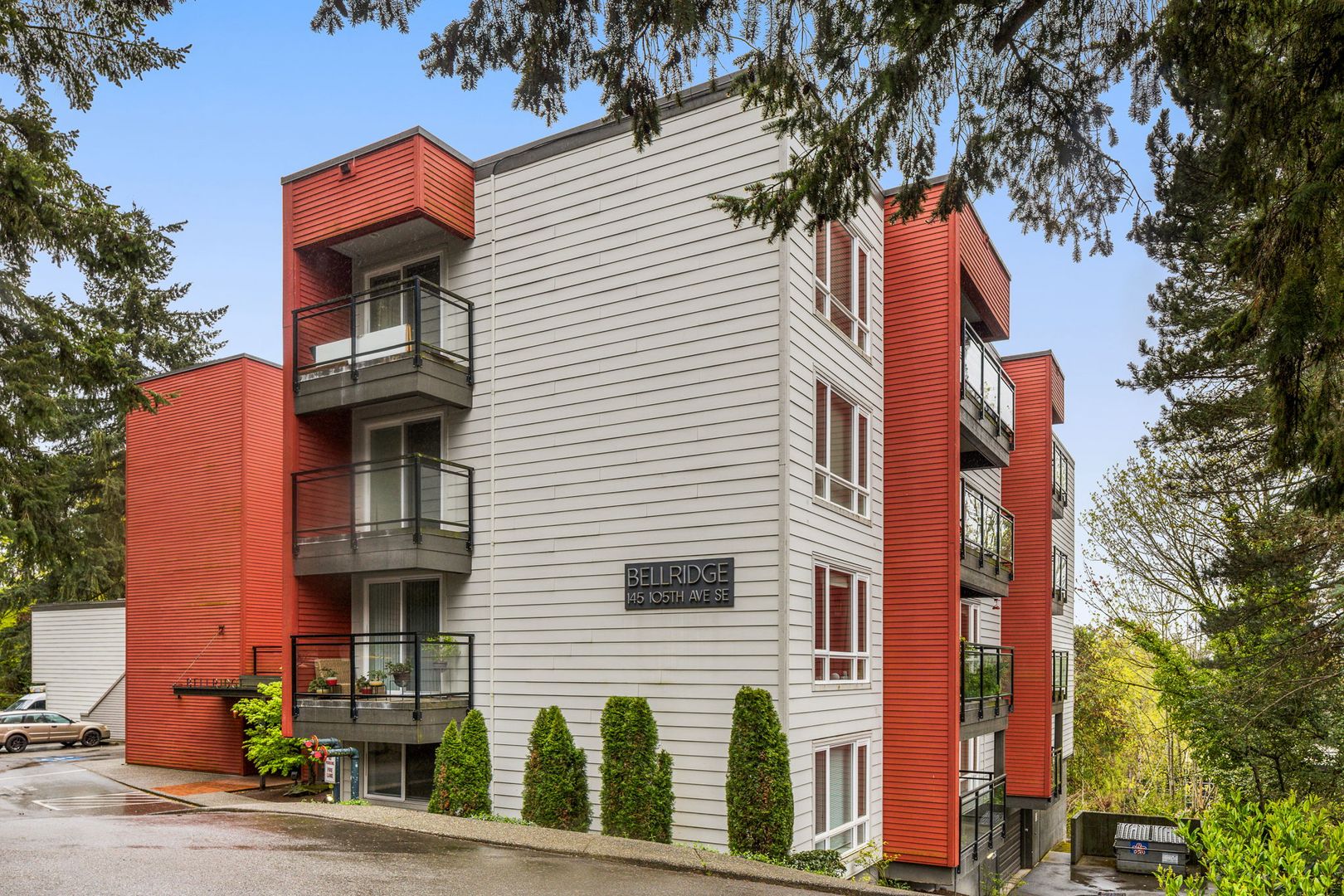 Bellevue Condo: 145 105th Avenue SE