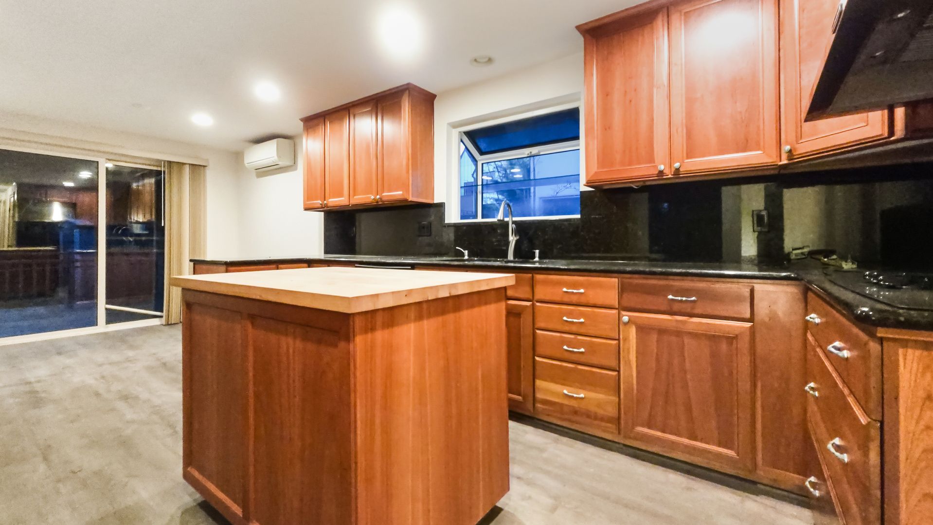 Seattle House: 9709 6th Ave NW