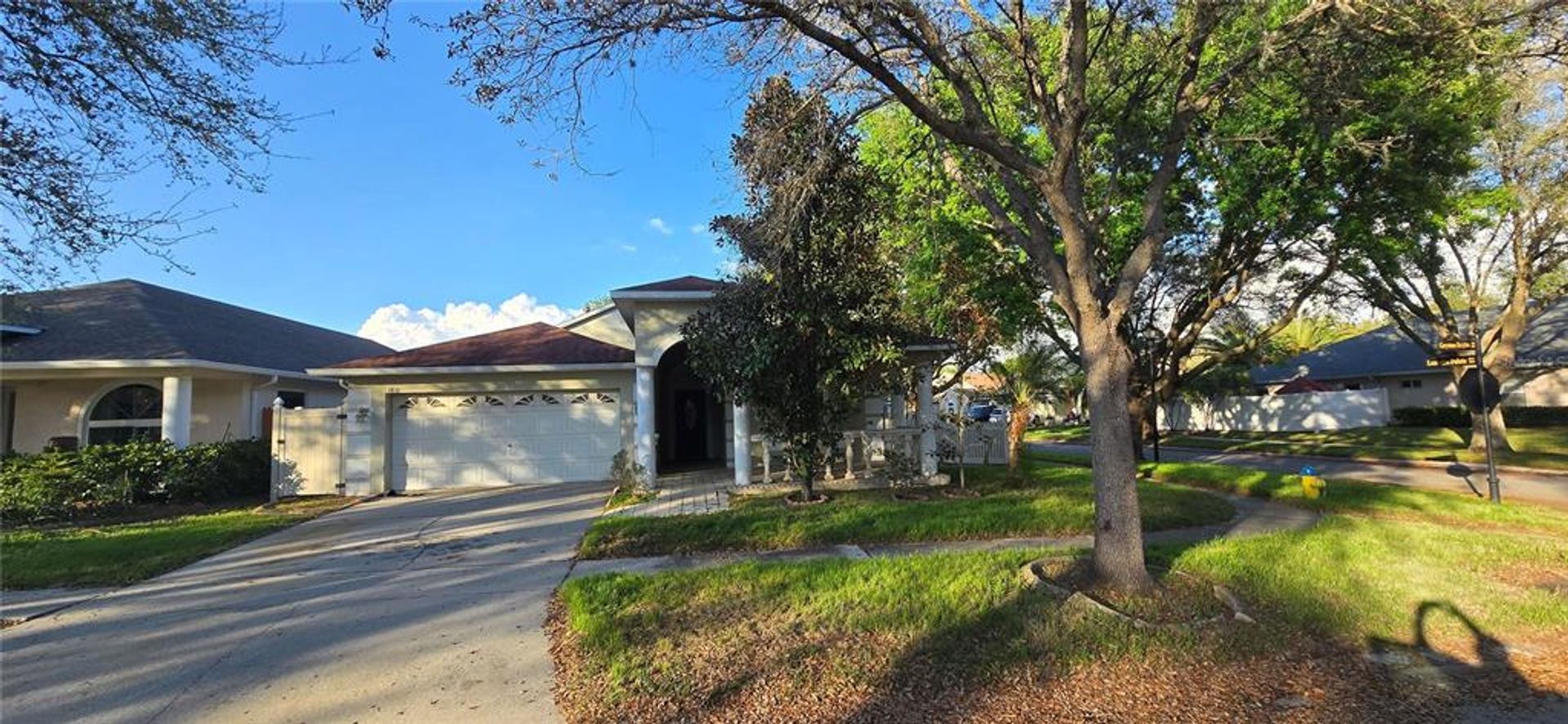Valrico House: 1810 Greystone Heights Drive