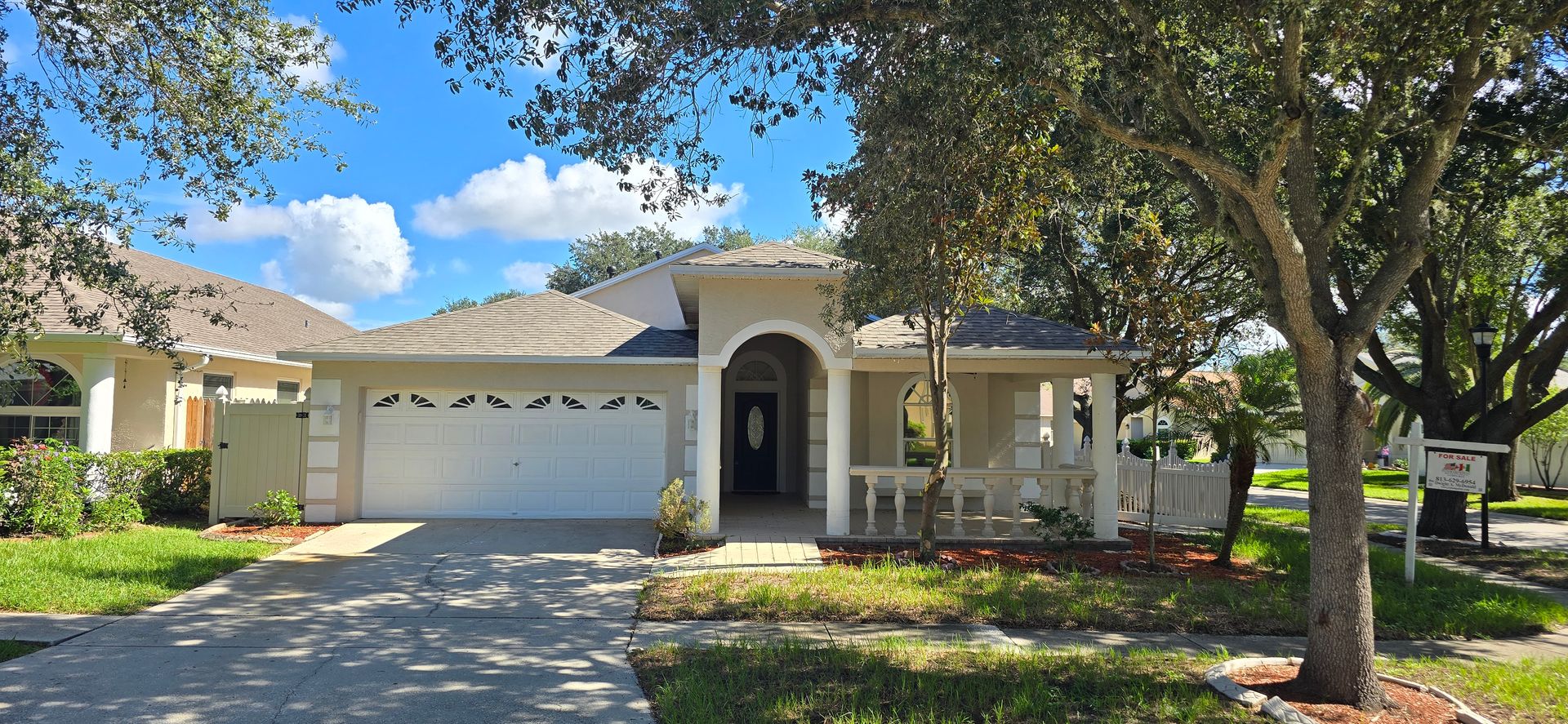 Valrico House: 1810 Greystone Heights Drive