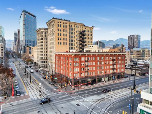Completely Renovated Downtown 1-Bedroom Unit – photo 1