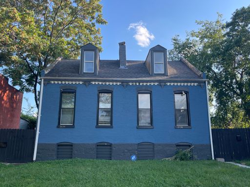 Historic 2Bed/1Bath near Benton Park with Beautiful Updates and Bonus Room – photo 1