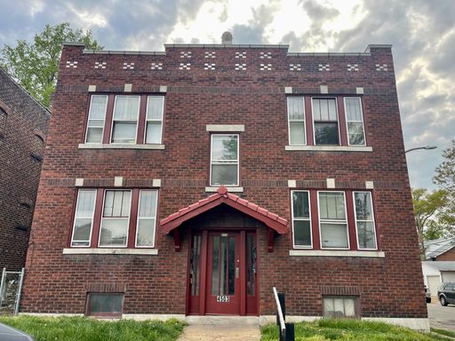 Beautifully Renovated 2nd Floor Bevo Apartment w/ Great Hardwood Floors! – photo 1