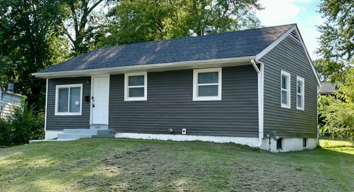 Section 8 Accepted! Beautifully Renovated 3 Bed/1Bath w/Lots of Modern Updates – photo 1
