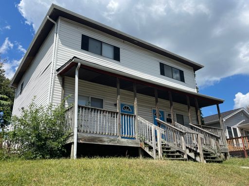 Renovated 4 Bed/2Bath with in unit Washer/Dryer in S. City! – photo 1