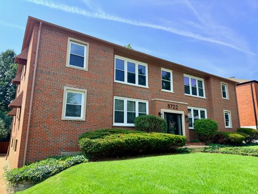 Updated 2Bed/1Bath University City Apt with Garage Parking and In Unit Laundry