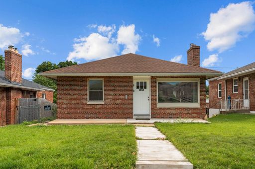 Beautifully Renovated 2Bed/1Bath Home in Northampton – photo 1