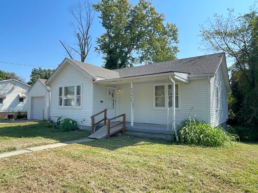 Spacious 2Bed/1Bath with Garage Parking and Lots of Updates – photo 1