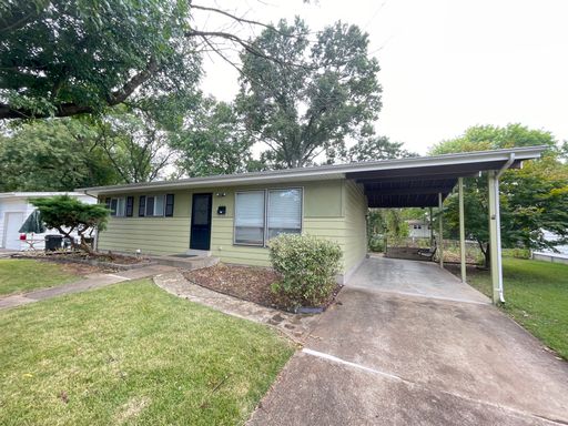 Beautifully Renovated 3Bed/2Bath with Fenced Yard and Covered Parking in Florissant, MO – photo 1