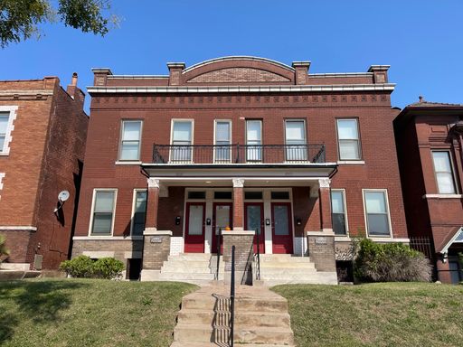 Stunning 2 Bedroom w/ Large Rooms and Tasteful Updates Blocks from Lafayette Park – photo 1