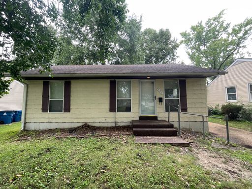 Adorable 3 Bed/1Bath with Finished Basement – photo 1
