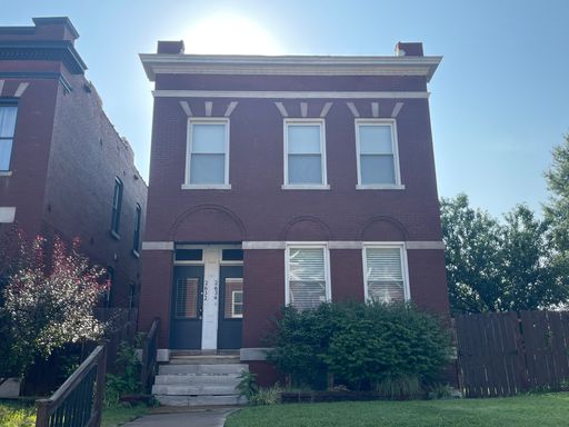 Fantastic S. City 2 Bedroom with Bonus Room and Fenced Yard in TGE – photo 1