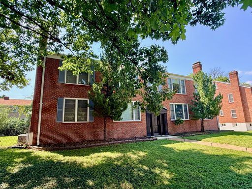 Elegant 2Bed/1.5 Bath in the heart of Clayton, MO