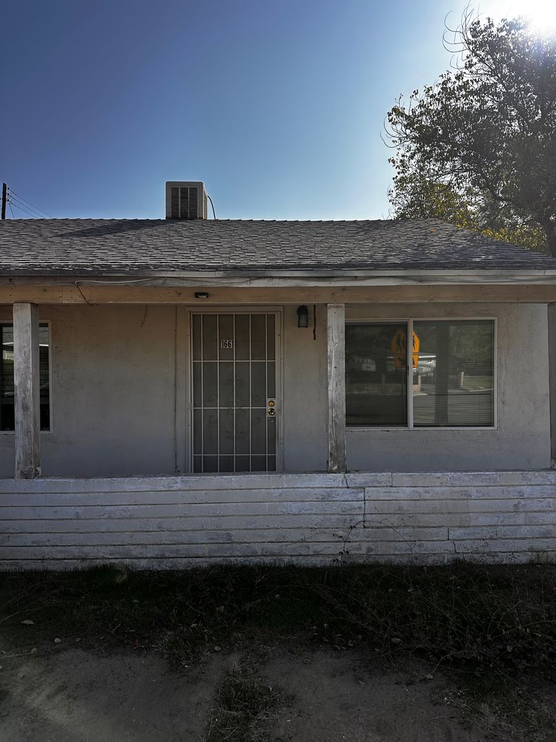 Bakersfield Apartment: 1661 Camino Sierra