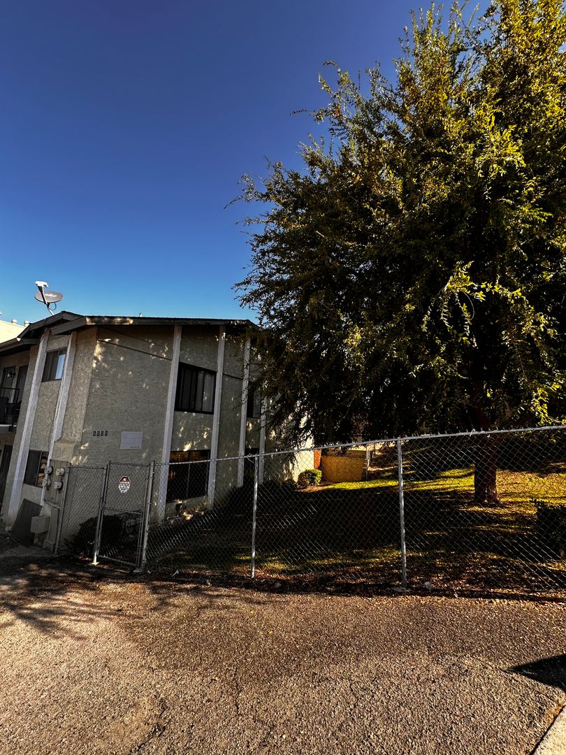 Bakersfield Apartment: 6008 Hill Dale Ct.