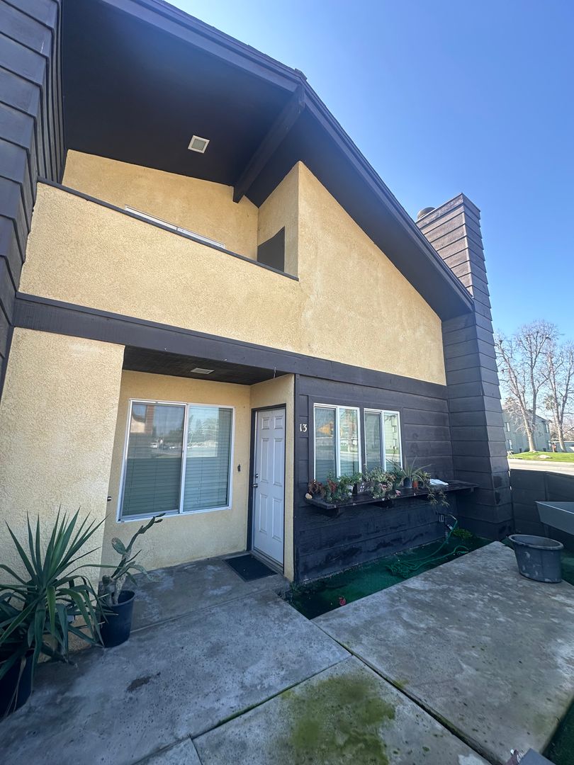 Bakersfield Townhome: 3600 Ashe Rd.