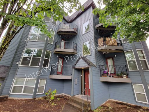 *1ST MONTH'S FREE RENT PROMO + 1YR FREE PARKING PASS* Super Cute 2bd 1ba in SW PDX/Goose Hollow With Washer/Dryer in Unit, Fireplace and W/S/G included! – photo 1