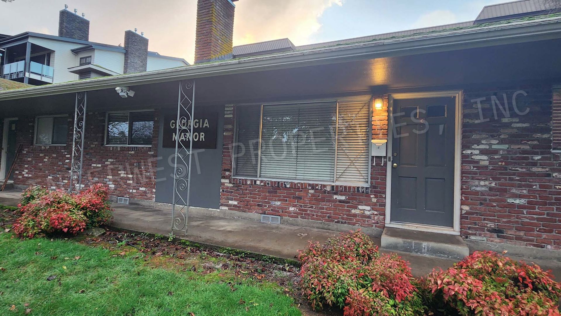 LAKE OSWEGO Apartment: GEORGIA MANOR