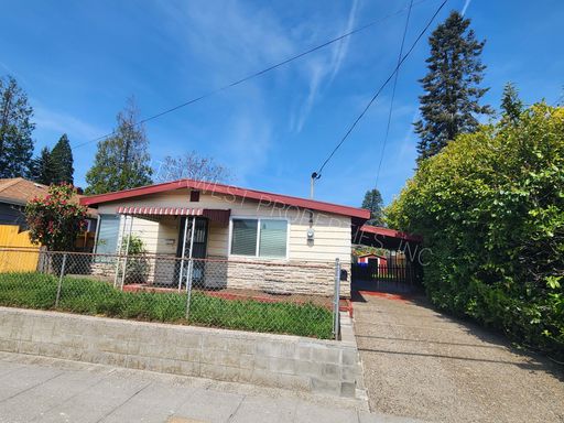 Cozy 3 Bedroom Single Level Home w/ Fenced Yard, Carport & W/D in Unit! – photo 1