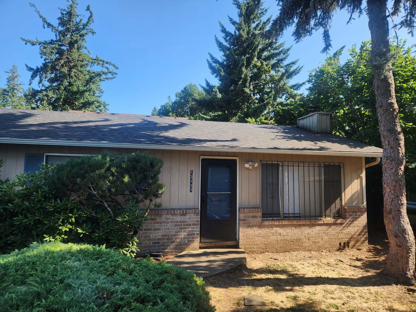 PORTLAND Apartment: 13131  --  13139 SE DIVISION ST.