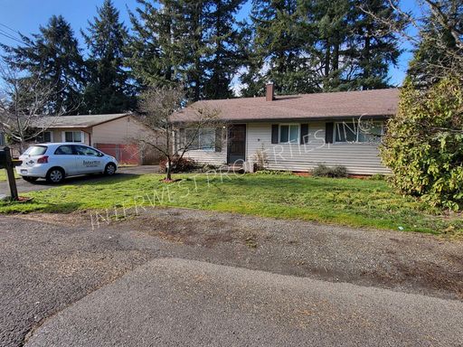 Charming 3 bd Home in Portland with W/D Hook-ups, and Large Fenced Backyard – photo 1