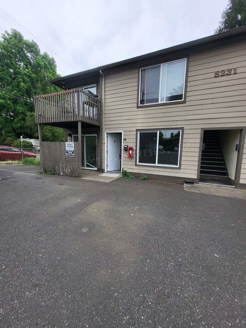 PORTLAND Apartment: 8231 N. FESSENDEN ST.