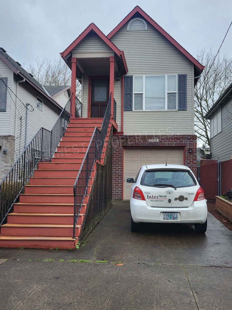 PORTLAND House: 1608 SE 43RD AVE