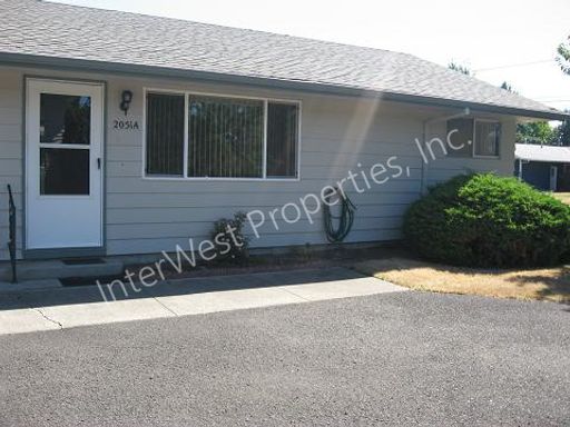 Hillsboro 2 Bedroom in a Central Location with Water/Sewer Included in the Rent! – photo 1