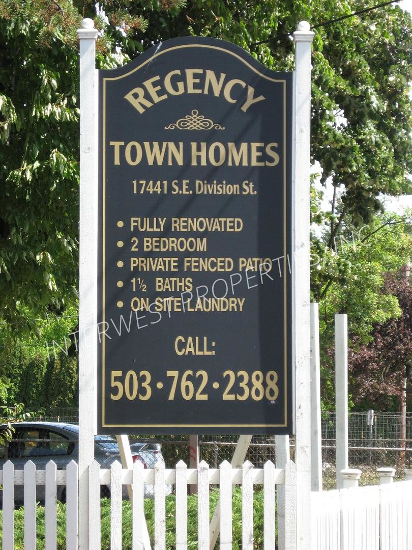 PORTLAND Apartment: 17441 SE DIVISION ST.