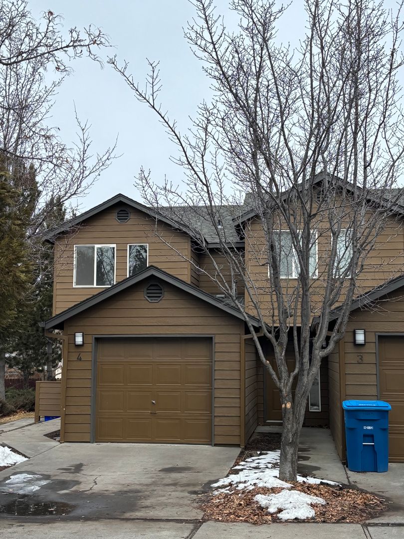 Bend Apartment: 2784 NE Mesa Ct