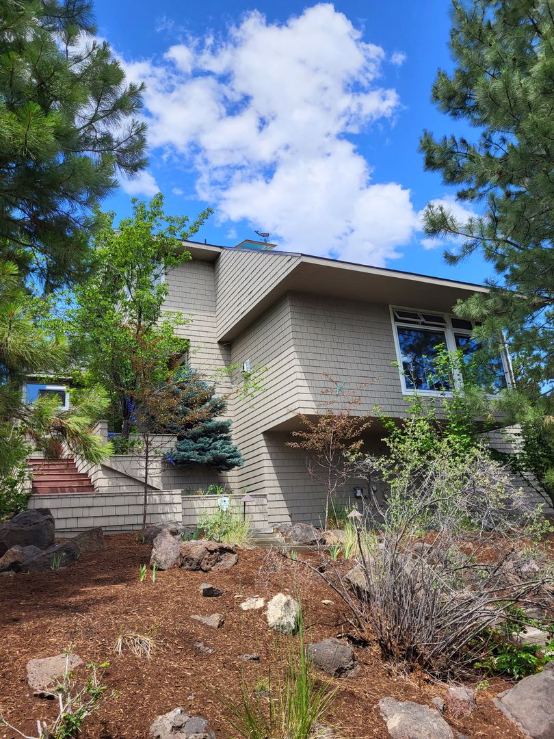 Bend House: 124 NW Utica Ave