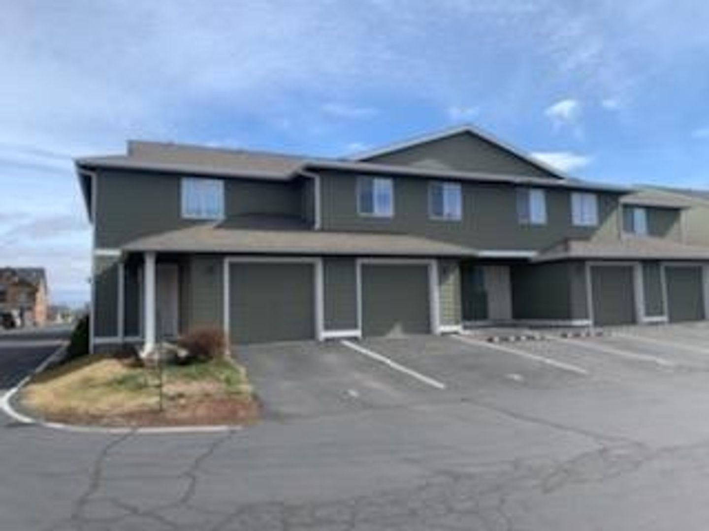 Redmond Apartment: 2611 NW Cedar Ave