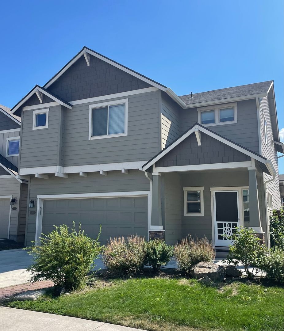 Bend Apartment: 21187 SE Kayla Ct