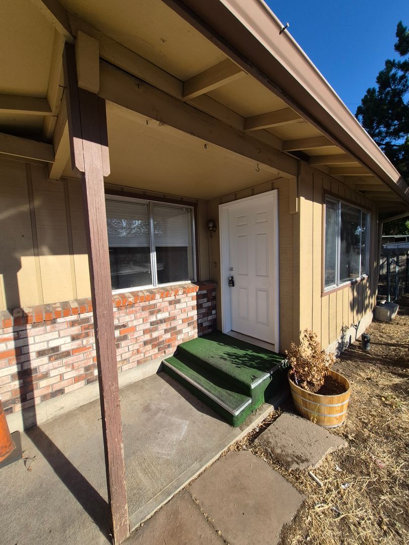 Redmond Apartment: 1841-1843 SW Canal Blvd