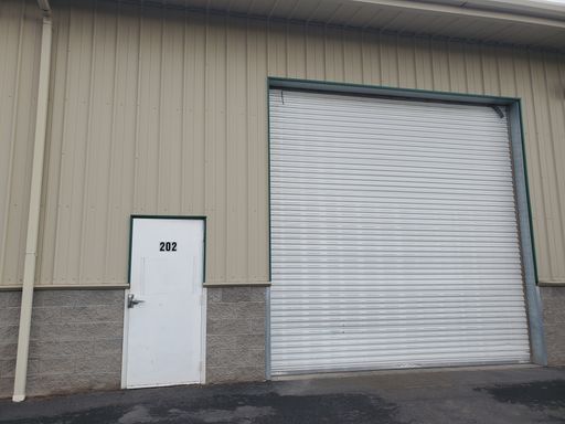 Industrial Warehouse with 12 x 14 roll up - office- RR – photo 1