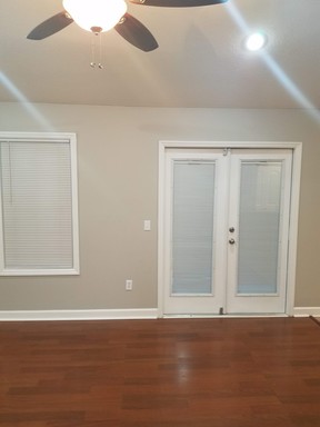 Listing photo thumbnail