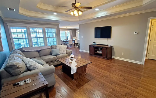 Listing photo thumbnail