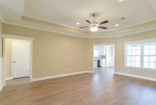 Listing photo thumbnail