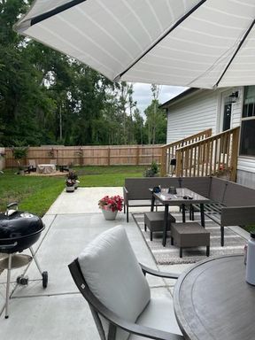 Listing photo thumbnail