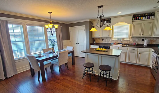 Listing photo thumbnail