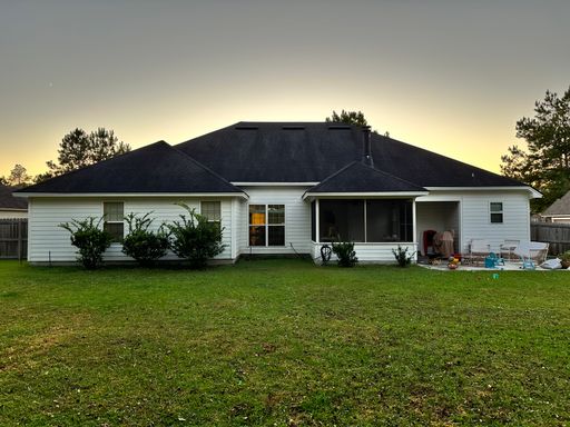 Listing photo thumbnail