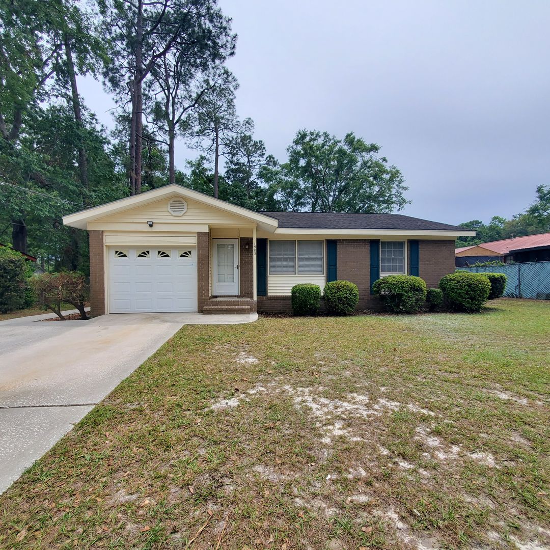 Valdosta House: 1503 Fresno St