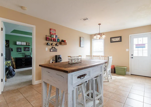 Listing photo thumbnail