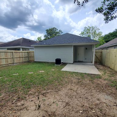 Listing photo thumbnail