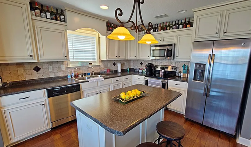 Listing photo thumbnail