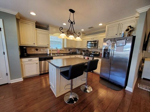 Listing photo thumbnail