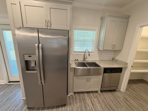 Listing photo thumbnail