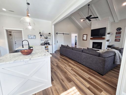 Listing photo thumbnail